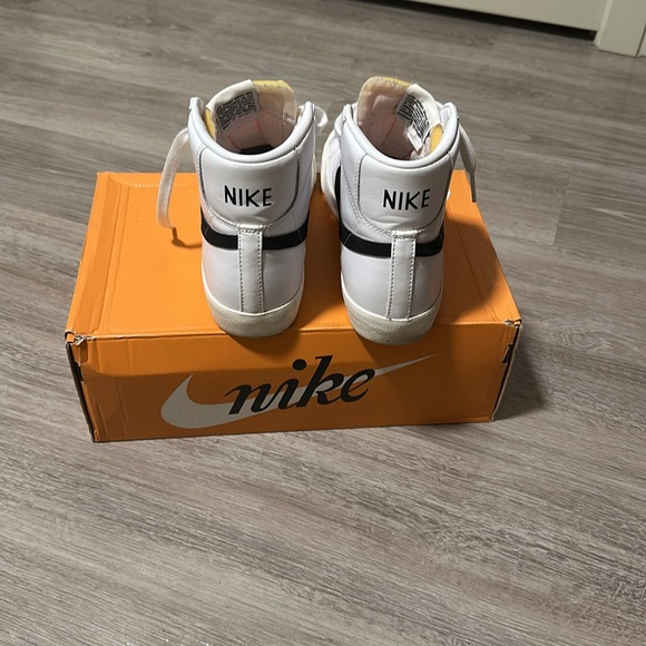 Nike Blazer Mid ‘77 Vintage Shoes - Picture 5 of 8